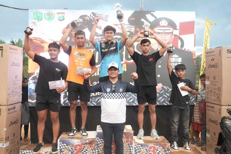 Kejuaraan Motorcross Bhayangkara ke-79 tahun 2025 Resmi ditutup Kapolres Tapsel AKBP Yasir Ahmadi.