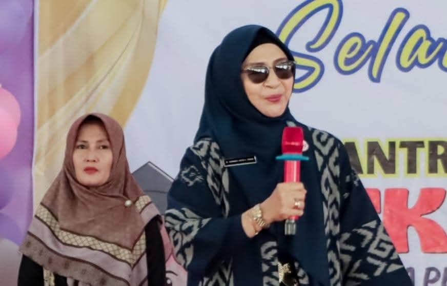 Ketua TP PKK Kabupaten Simalungun menghadiri  panggung hiburan Panen Hadiah Simpedes BRI dan Expo Properti KPR BRI berlangsung meriah di Suzuya Merdeka Mall Pematangsiantar, Sabtu malam (21/6/2025).