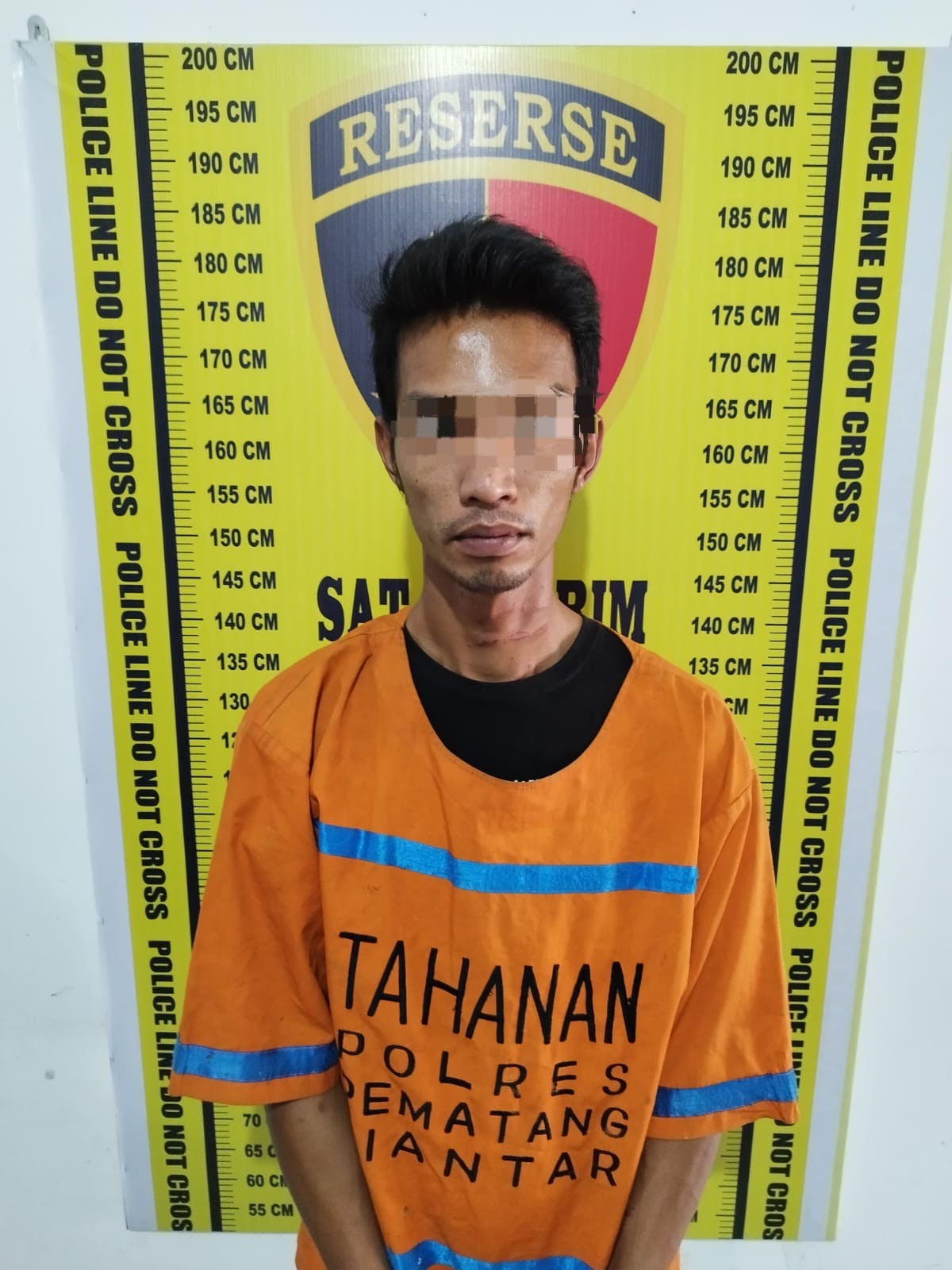 Johan Sitorus, pembunuh kekasihnya, Juliana Lumban Toruan, di kamar kos eks Hotel Cahaya Kasih, Jalan Bah Binonom, Kelurahan Sigulang-gulang, Siantar Utara.