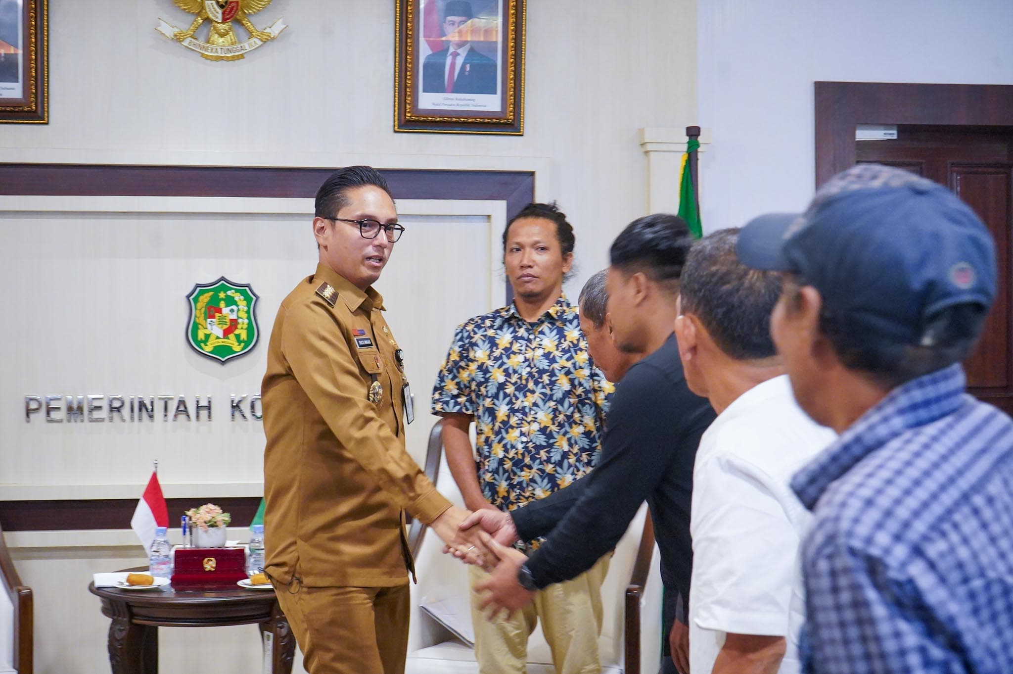 Wali Kota Medan Rico Tri Putra Bayu Waas menerima panitia Pesta Seni Medan yang akan digelar di Taman Budaya Medan pada 1 hingga 5 Juli 2025.