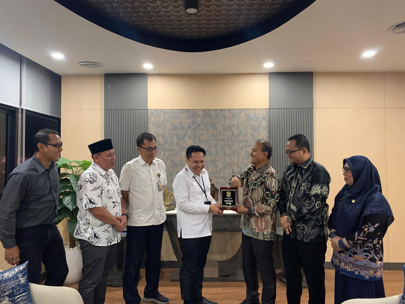 Wali Kota Mahyaruddin Salim B bersama rombongan mendatangi Kantor Direktur Jenderal Bina Marga Kementerian Pekerjaan Umum dan Perumahan Rakyat.