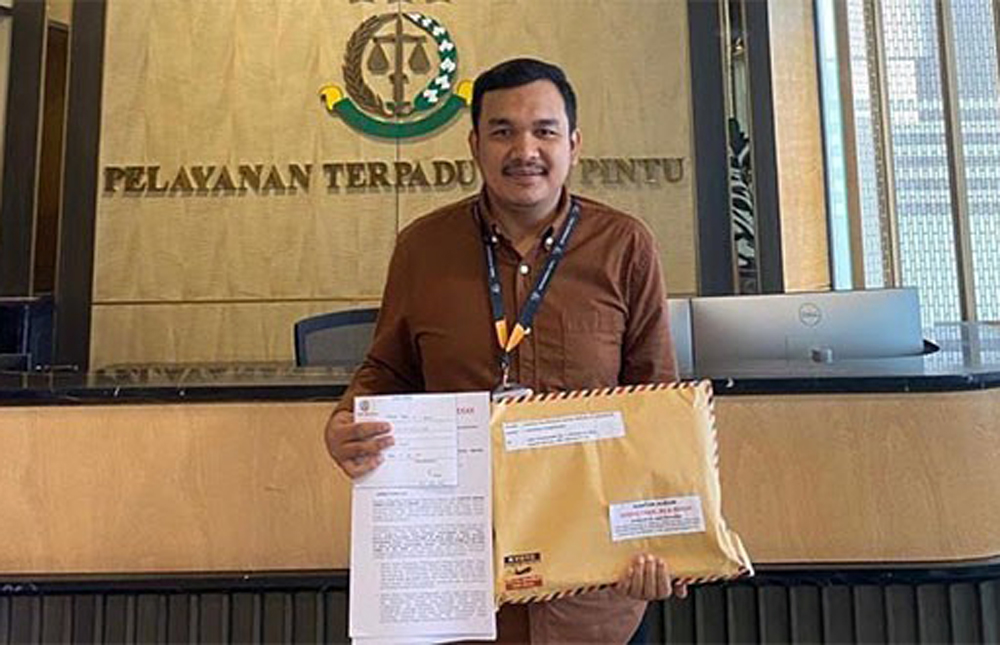 Pegiat keadilan Ahmad Fauzi, melaporkan Kajari Psp ke Kejagung.