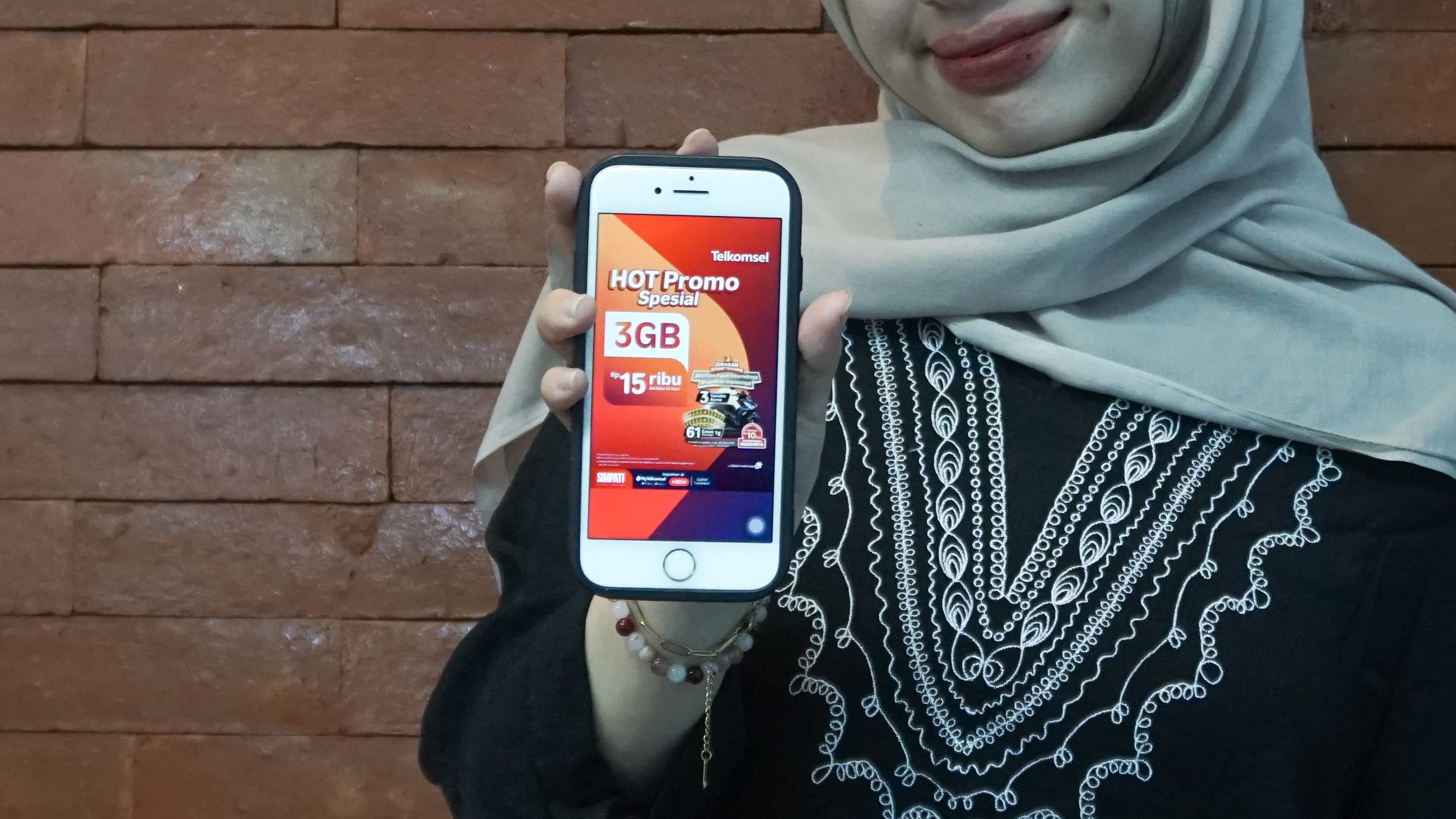 Telkomsel hadirkan paket Hot Promo Spesial untuk para pelanggan baru kartu Simpati. Program ini special hadir untuk para pelanggan di wilayah operasional Sumatera Utara dan Aceh.