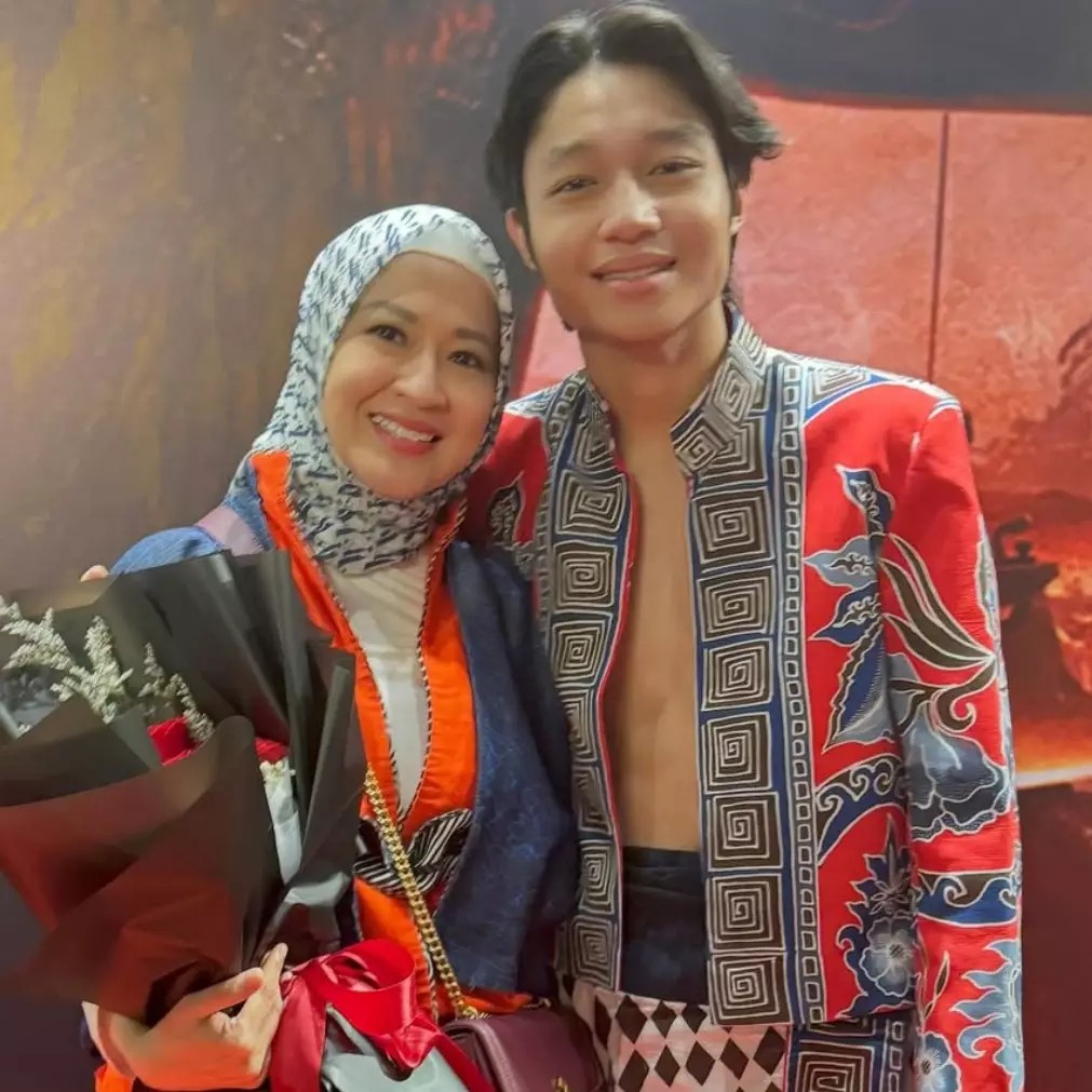 Okie Agustina bersama anaknya Kiesha.