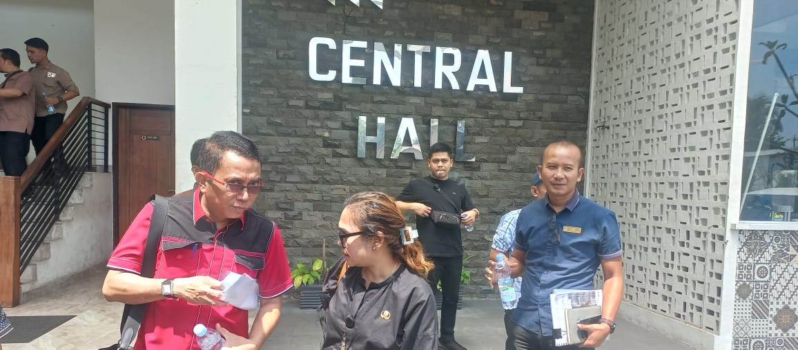 Suasana saat rombongan Komisi IV sidak ke Grand Central Hotel di Jalan Sei Belutu, Kelurahan Merdeka, Kecamatan Medan Baru, Selasa (24/6/2025).