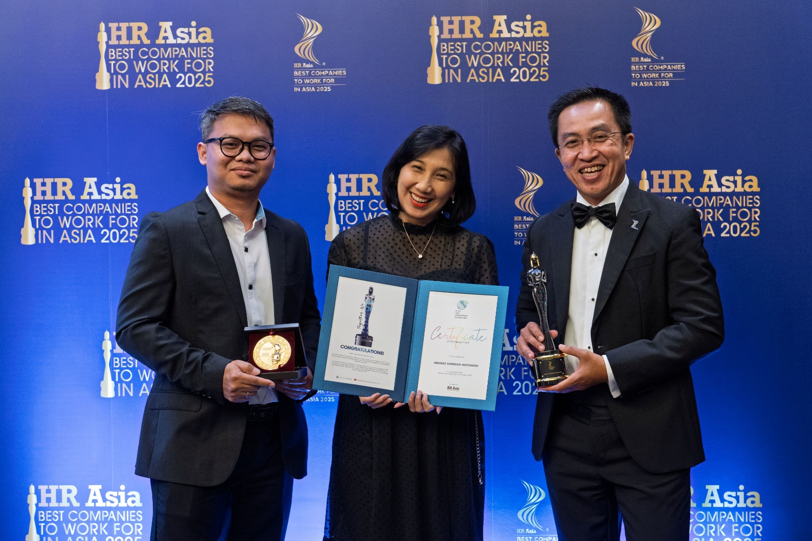 Perwakilan Indosat Ooredoo Hutchison menerima penghargaan Best Companies to Work for dan Tech Empowerment Award pada HR Asia Awards 2025 di Jakarta, Jumat (20/6/2025).