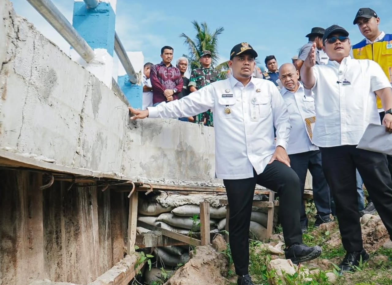 Topan Ginting bersama Gubenur Sumut saat masih menjabat Kadis PUPR Sumut.
