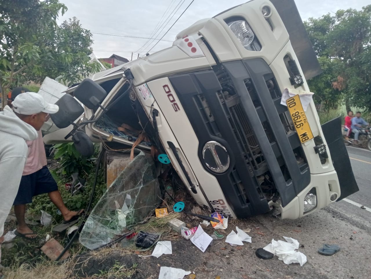 Kendaraan yang kecelakaan di jalan lintas Pematangsiantar-Parapat.