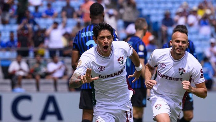 Pemain Fluminense merayakan kemenangan.