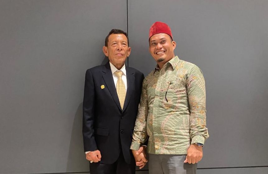 Pengamat Politik Muda Aceh Singkil, Syarifuddin Bancin, mengenakan peci merah.      Pengamat Politik Muda Aceh Singkil, Syarifuddin Bancin, mengenakan peci merah.