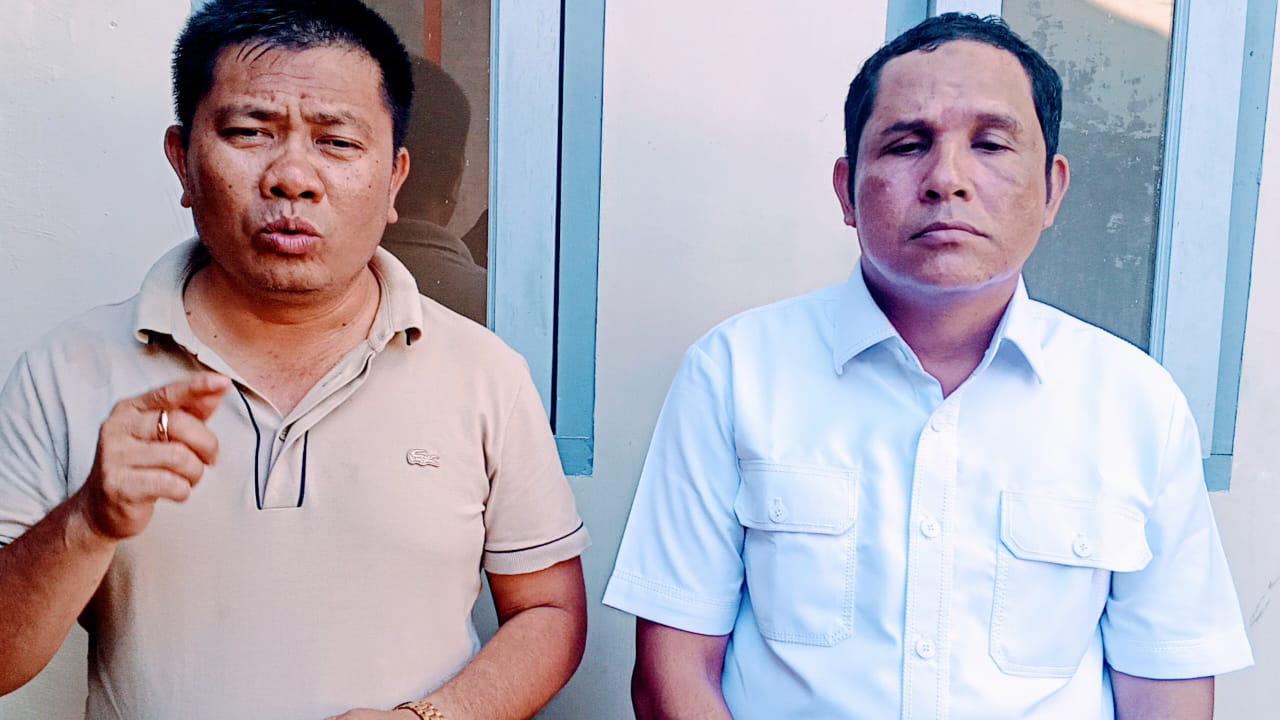 Wakil Ketua DPRK Aceh Singkil Wartono didampingi Ketua Komisi II Juliadi Bancin.
