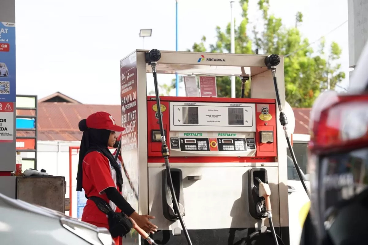 Aktivitas pelayanan di SPBU Pertamina.