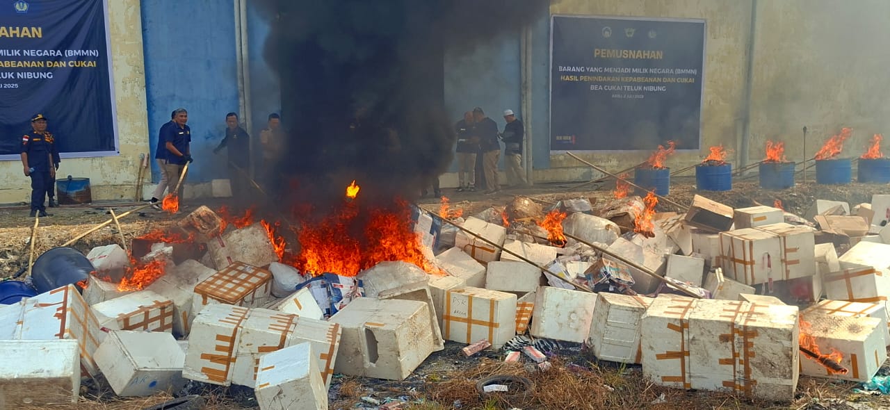 Bea Cukai Teluk Nibung  melaksanakan pemusnahan barang yang Menjadi Milik Negara hasil penindakan Kepabeanan dan Cukai.