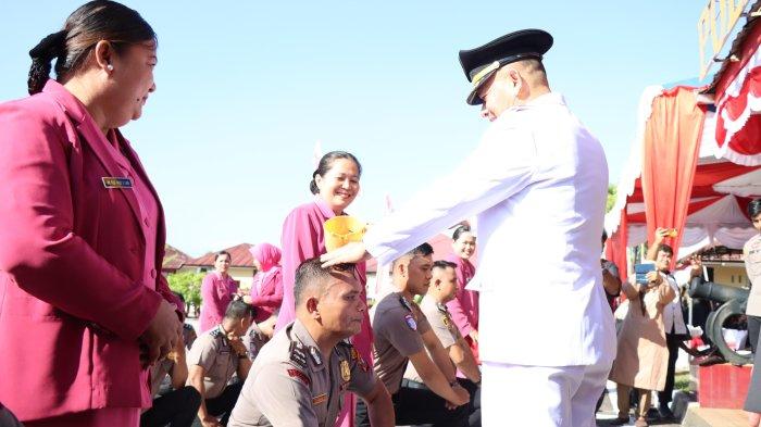 Kapolres Tapteng AKBP Wahyu Endrajaya, SIK, M.Si pimpin upacara korp raport kenaikan pangkat personel Polres Tapanuli Tengah, periode 01 Juli 2025 di Lapangan Polres Tapanuli Tengah.