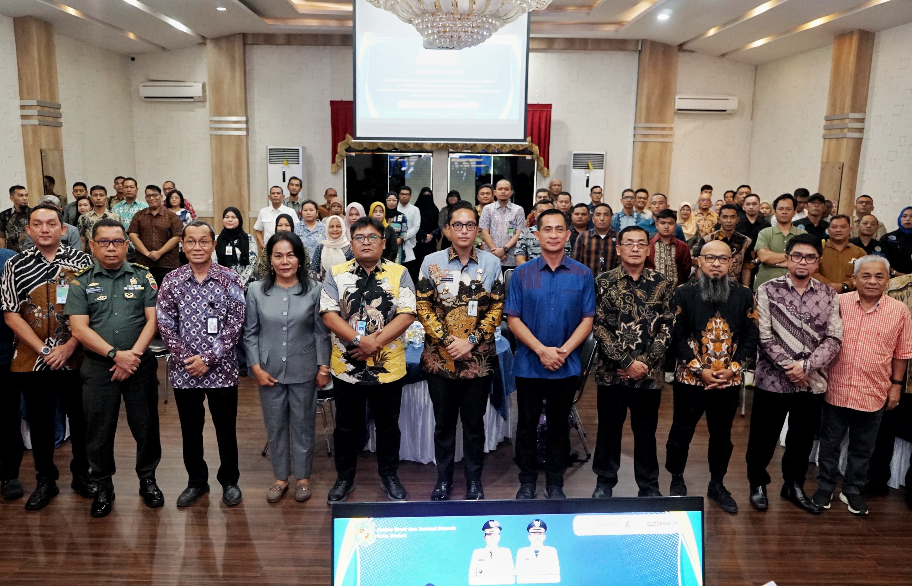 Wali Kota Medan Rico Waas foto bersama Forkopimda pada Seminar Proposal Kajian Pembentukan BNN Kota Medan di Kantor Wali Kota Medan, Kamis (3/7/2025).