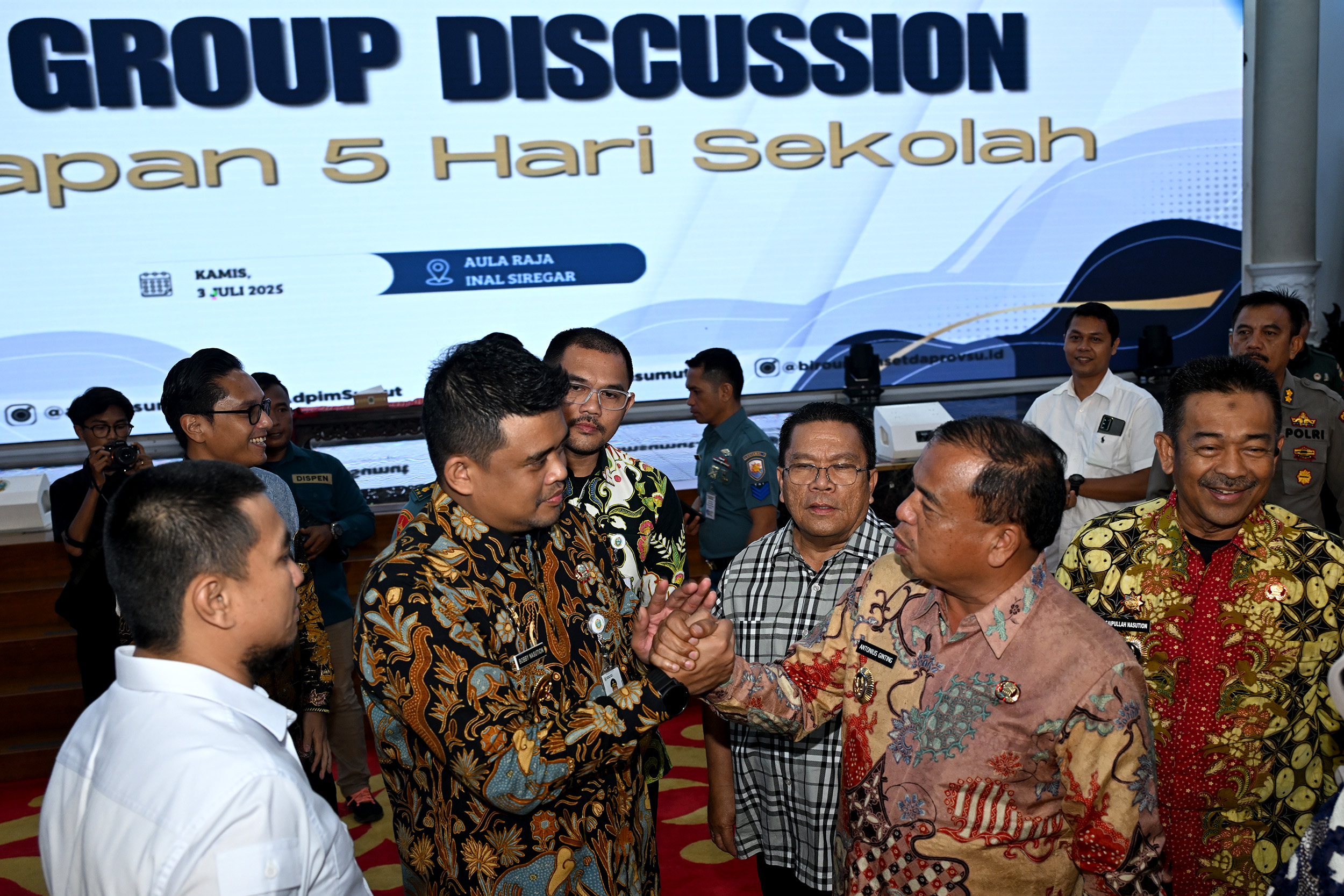 Gubernur Sumatera Utara (Sumut) M.Bobby Afif Nasution membuka acara Focus Group Discussion (FGD) Penetapan 5 Hari Sekolah di Sumut di Aula Raja Inal Siregar Kantor Gubernur Sumut.