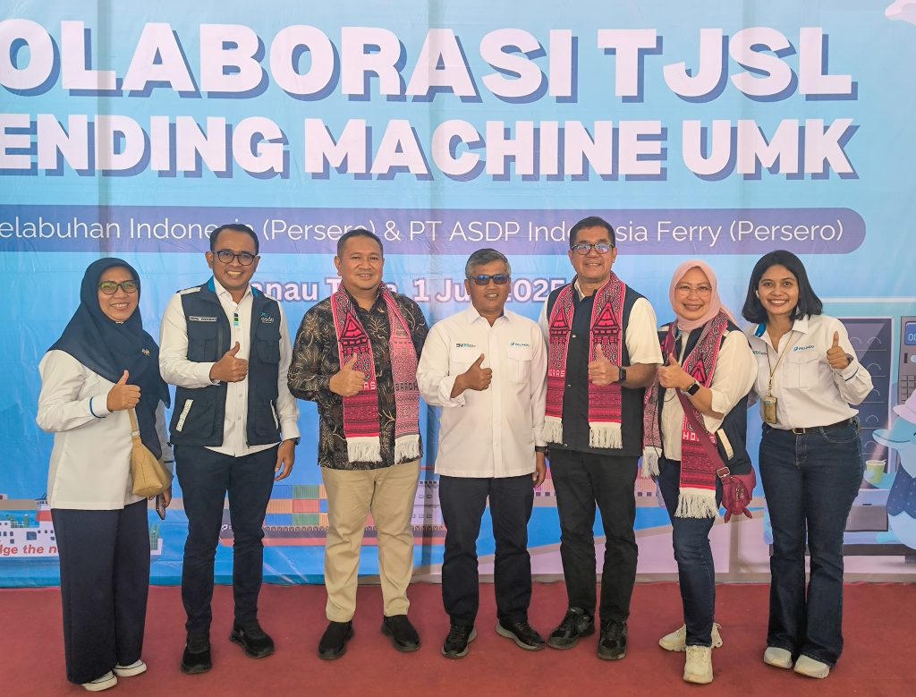 Peresmian vending machine UMK di Pelabuhan Ajibata, Danau Toba, dihadiri Pelindo dan ASDP, sebagai bentuk dukungan BUMN terhadap UMK lokal.