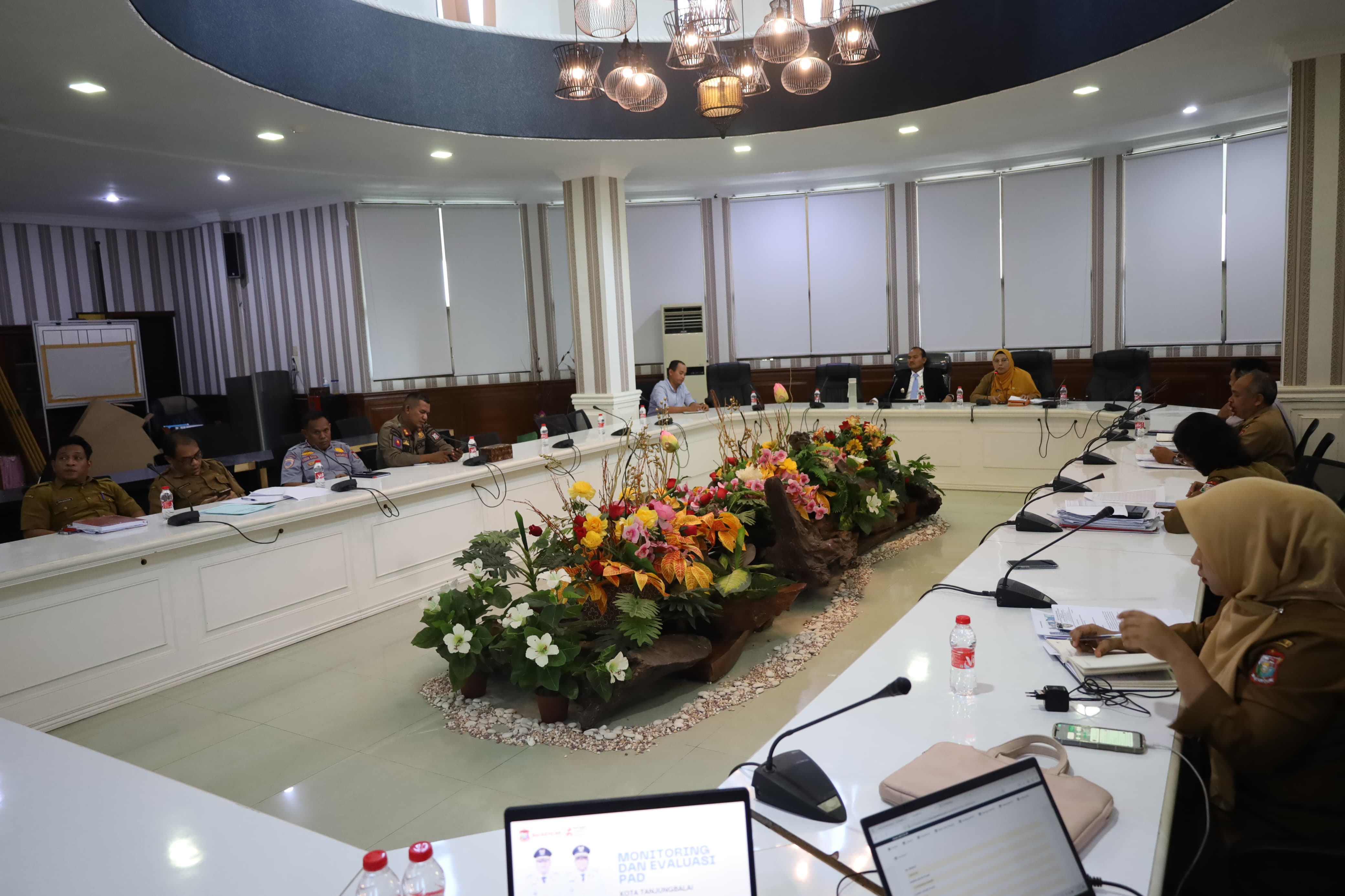 Rapat terbatas Monitoring dan Evaluasi Peningkatan Pendapatan Asli Daerah Kota Tanjungbalai tahun 2025.