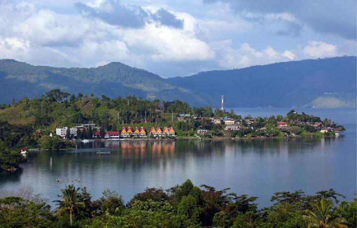 Desa Wisata Tomok di pesisir timur Pulau Samosir, Danau Toba, Sumatera Utara.