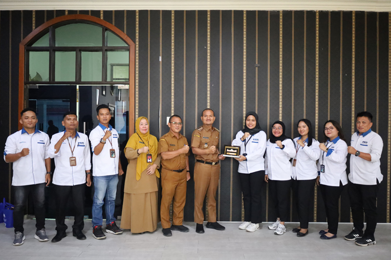 Wali Kota Tanjungbalai, Mahyaruddin Salim bersama jajaran PT Permodalan Nasional Madani (PNM) Cabang Pematang Siantar.