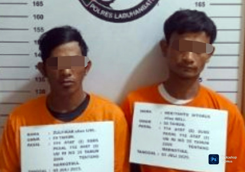 Dua tersangka kurir sabu yang ditangkap dari dalam bus ALS rute Medan&ndash;Jakarta.