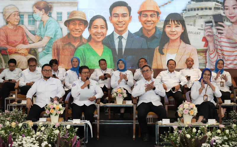 Dirut BPJS Kesehatan, Ghufron Mukti dalam siaran pers mengatakan Capaian nyata BPJS Kesehatan hingga akhir tahun 2024 jumlah kepersetaan Program JKN mencapai 278,1 juta peserta atau 98,45% di 35 Provi
