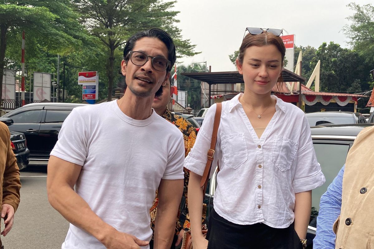 Kimberly Ryder bersama mantan suaminya, Edward Akbar.