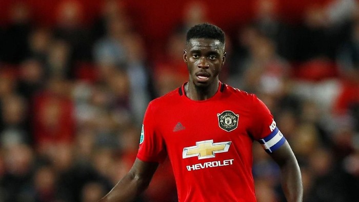 Mantan pemain  Manchester United, Axel Tuanzebe, menuntut kompensasi.