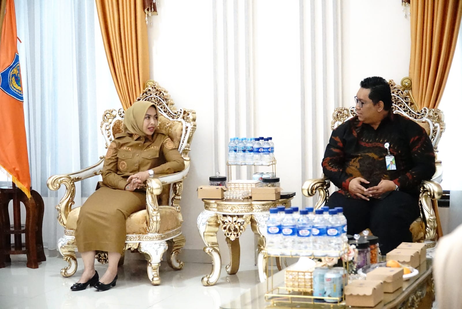 Bupati Labuhanbatu dr H Maya Hasmita, dan Kepala BPJS Ketenagakerjaan Cabang Kisaran, Aziz Muslim.