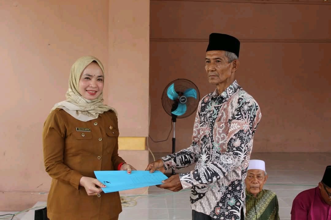 Suasana penuh haru pelepasan purna tugas Kepala Dusun Mekar, Bapak Zainudin.