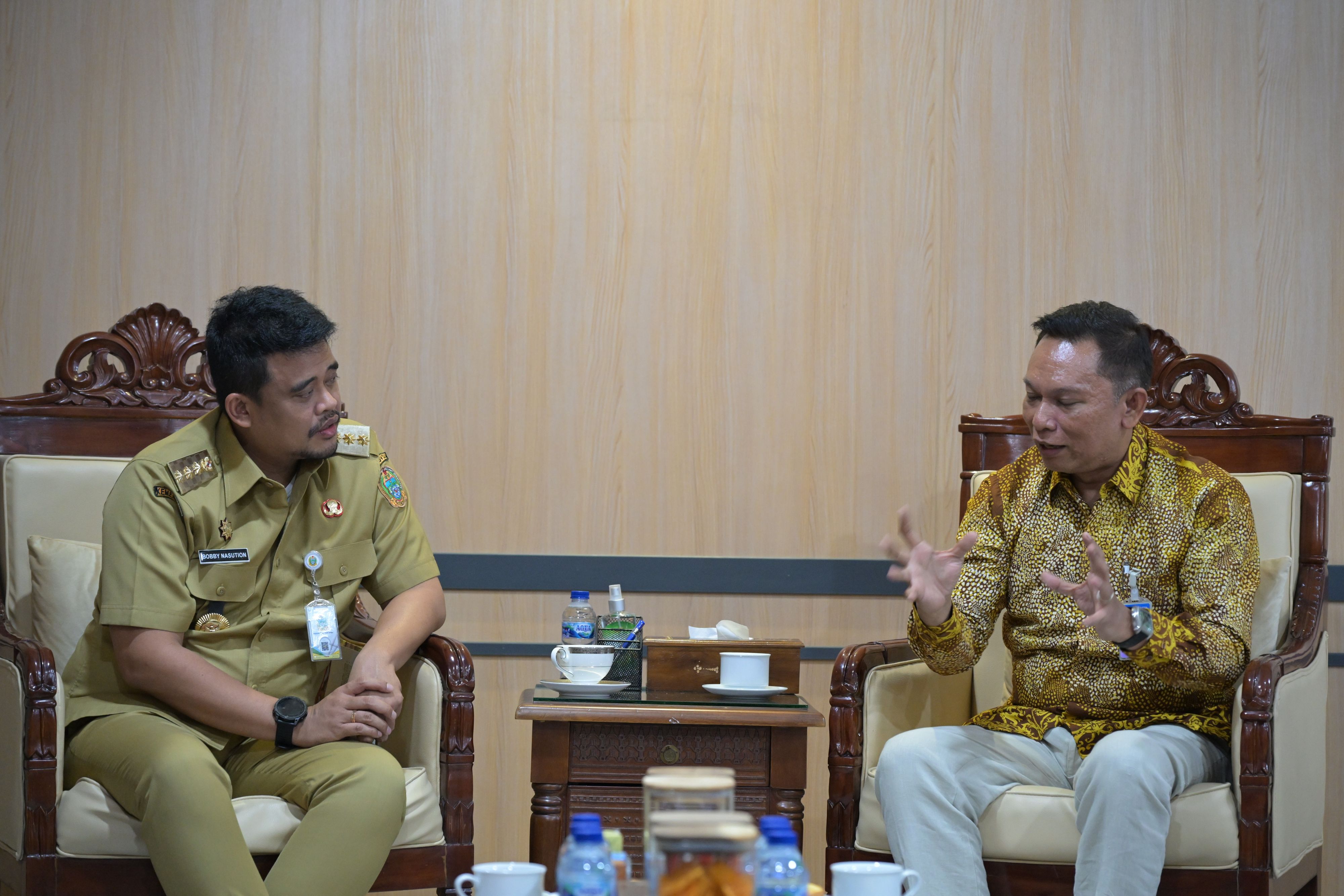 Gubsu Bobby Nasution menerima kunjungan Kepala Perwakilan BI Wilayah Sumut, Rudy Brando Hutabarat di ruang kerjanya, Selasa (15/7/2025).