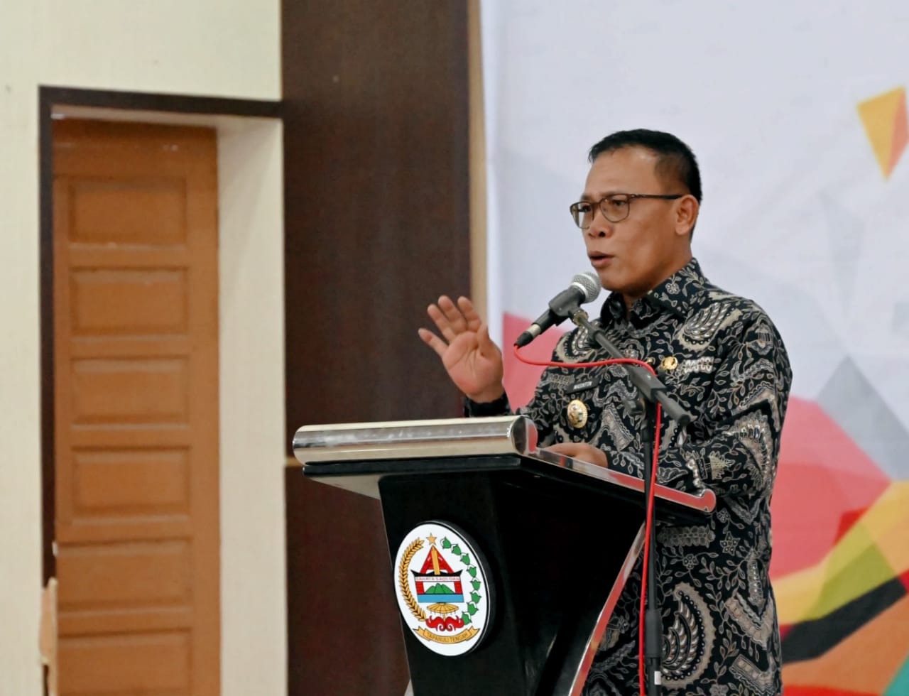 Bupati Tapanuli Tengah (Tapteng), Masinton Pasaribu.
