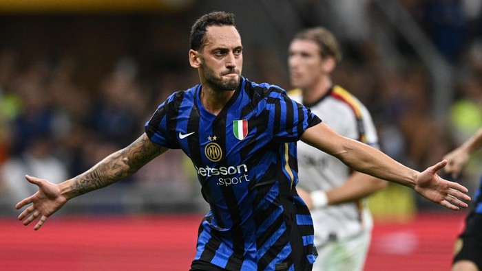 Hakan Calhanoglu tetap bertahan di Inter Milan.