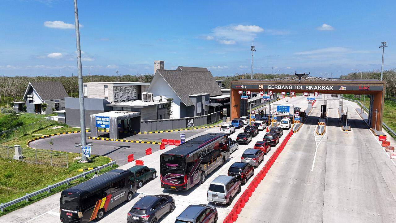 Gerbang tol Sinaksak.