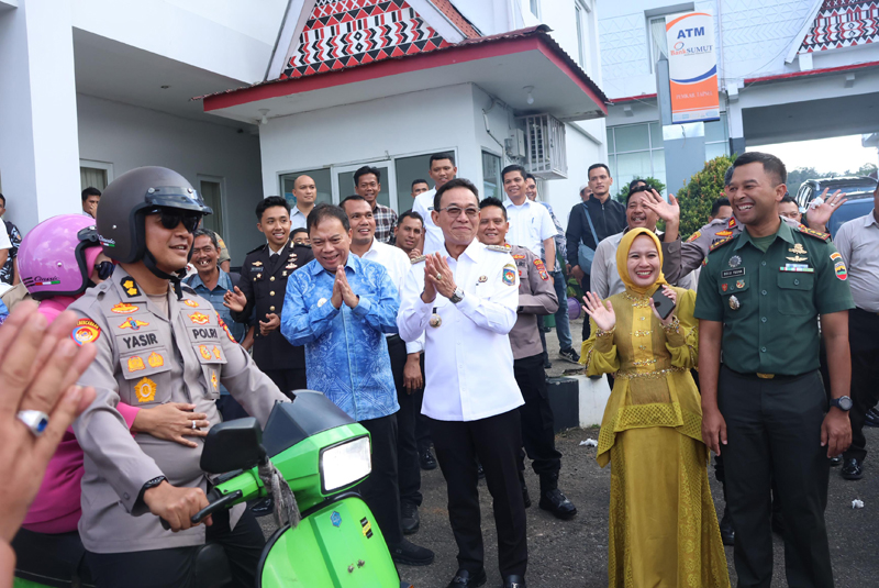 Bupati Tapsel Gus Irawan Pasaribu bersama Fokopimda gelar acara Kenal Pamit Kapolres Tapsel Baru AKBP Yon Edi Winara dan Kapolres Lama AKBP Yasir Ahmadi bertempat di Gedung Serbaguna Pemkab Tapsel.