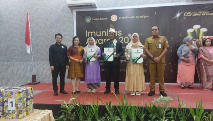 Kadinkes Sumut M. Faisal Hasrimy bersama pemenang Imunitas Award 2025.