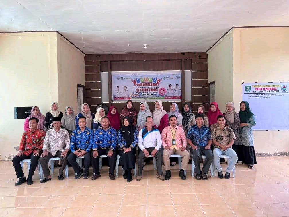 Pemdes Jangkang foto bersama usai  Rembuk Stunting Desa Jangkang 2025, di Aula Kantor Desa, Kamis.