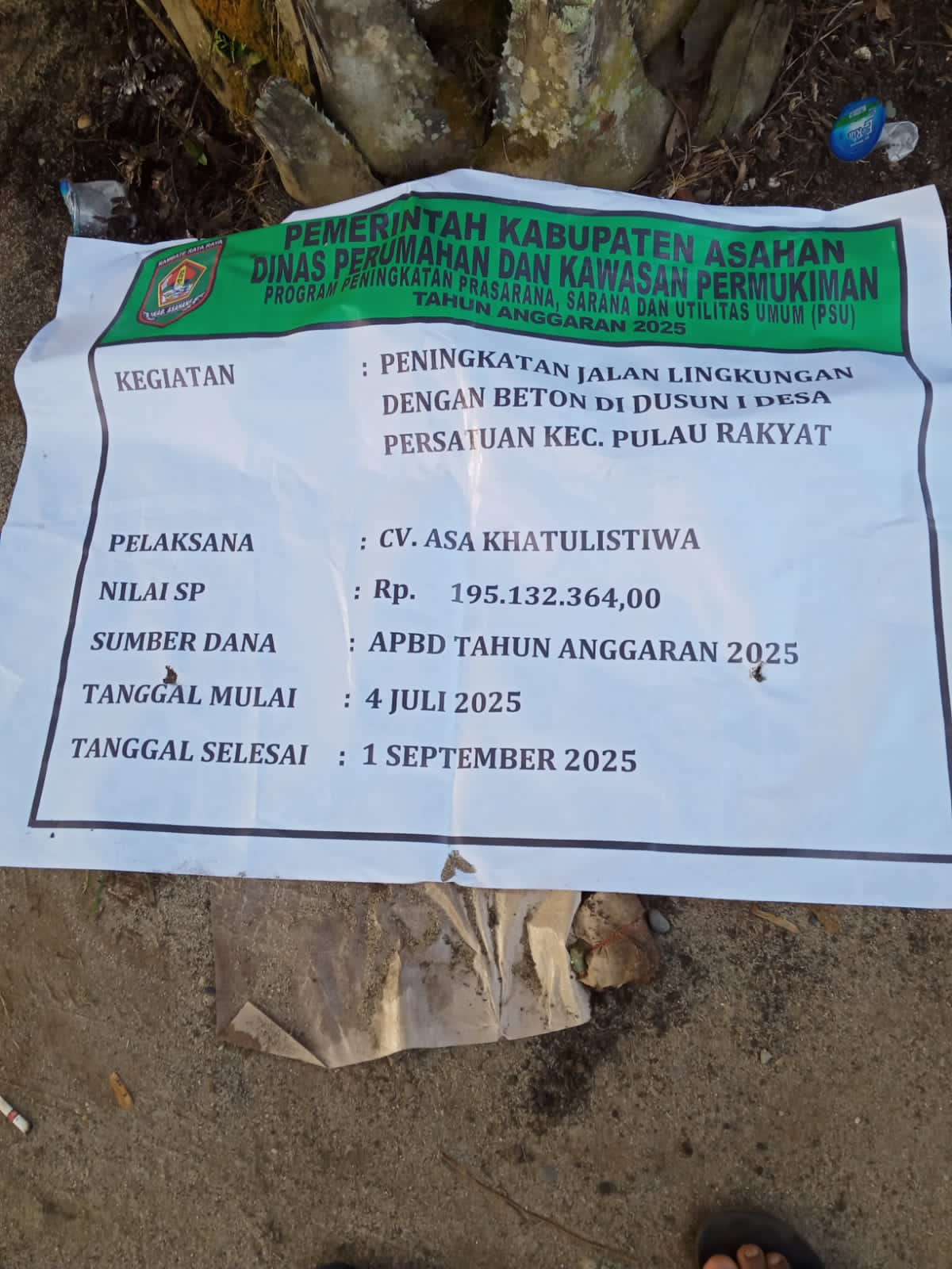 Proyek peningkatan jalan lingkungan dengan beton di Dusun 1, Desa Persatuan, Kecamatan Pulau Rakyat.