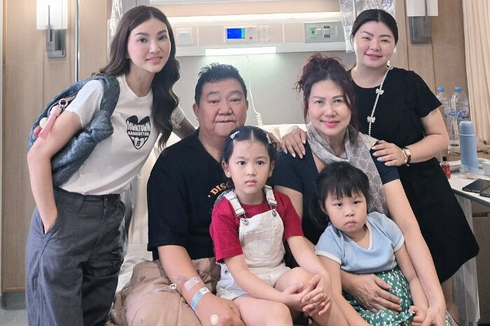 Sarwendah Tan bersama ayah dan ibunya.