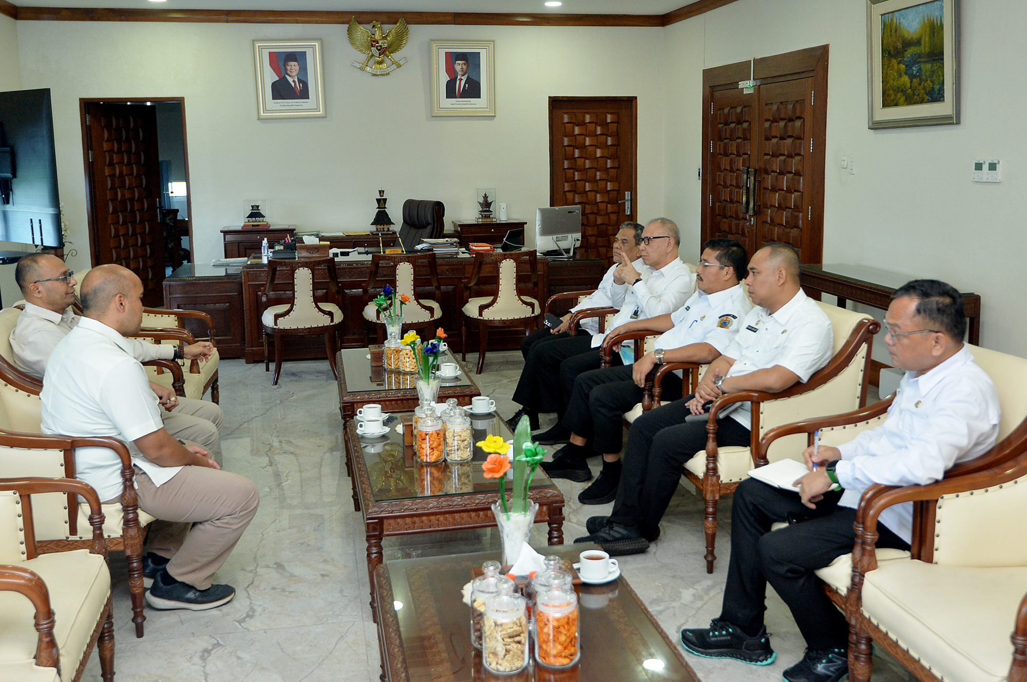 Sekdaprovsu Togap Simangunsong menerima audiensi Dirjen Perumahan Pedesaan Kementerian Perumahan dan Pemukiman RI, Rabu (16/7).