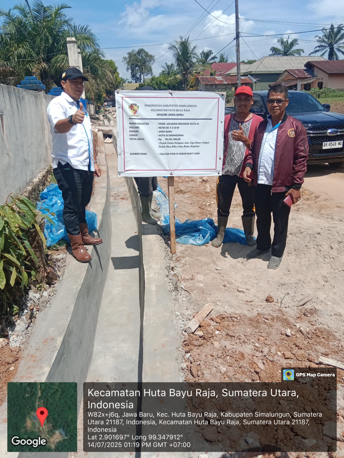 Pekerjaan drainase di Dusun 3 Simangonai, Desa Jawa Baru, hasil bantuan CSR Perkebunan Bukit Lima.