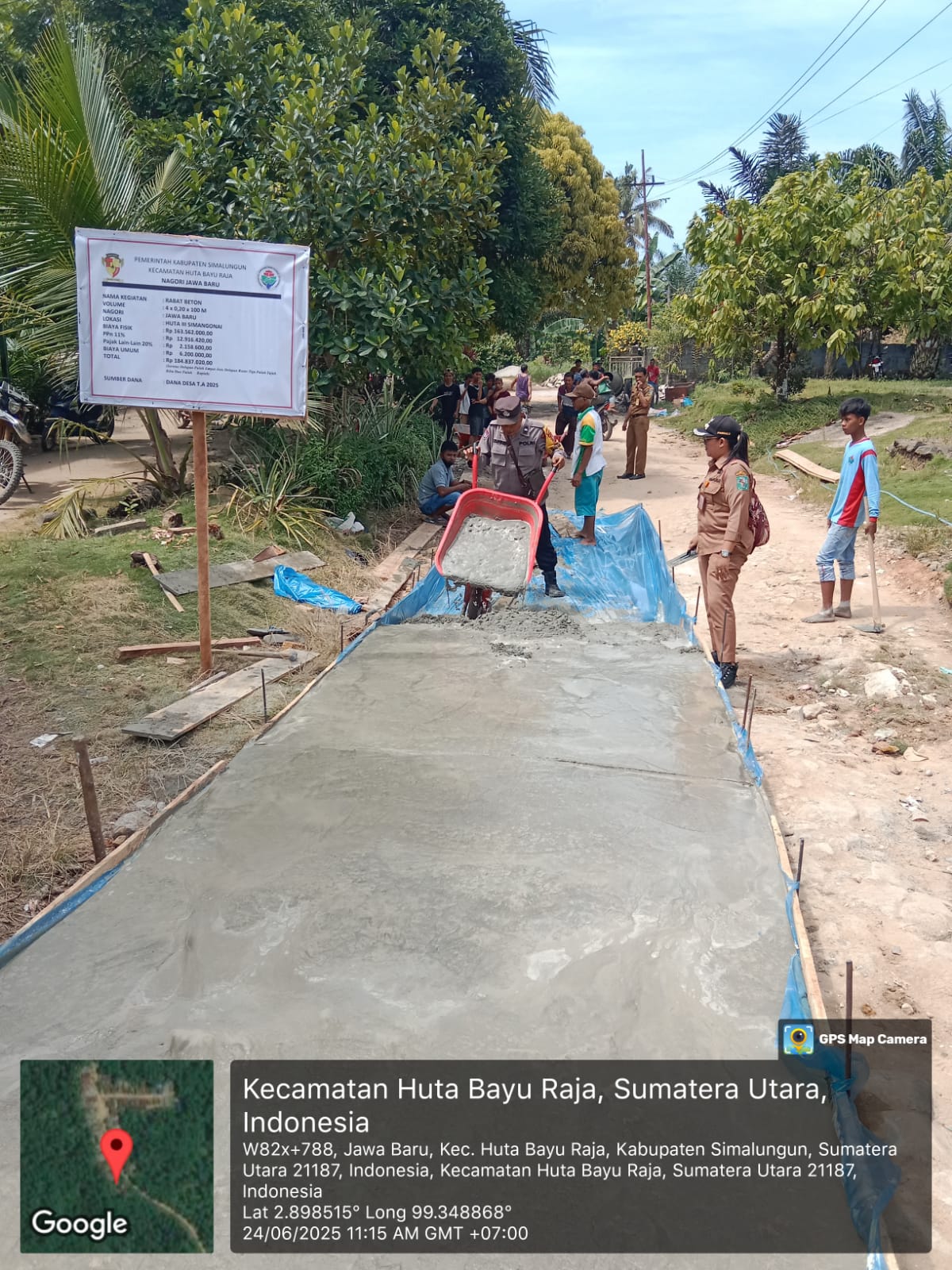 Pekerjaan rabat beton di Desa Jawa Baru diawasi langsung oleh pendamping desa dan Maujana.
