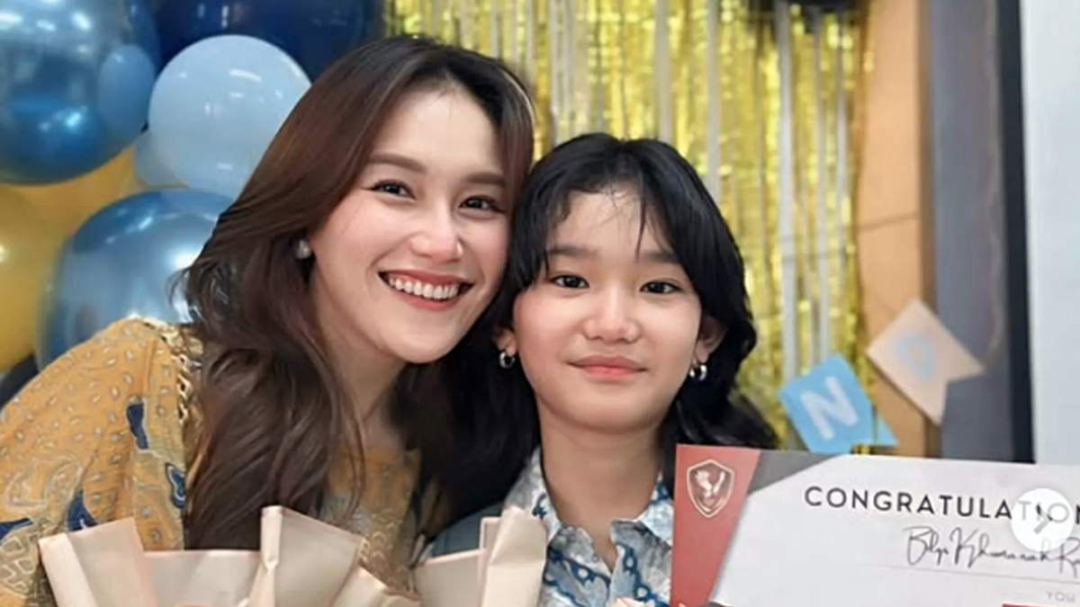 Ayu Ting Ting bersama putrinya Bilqis.