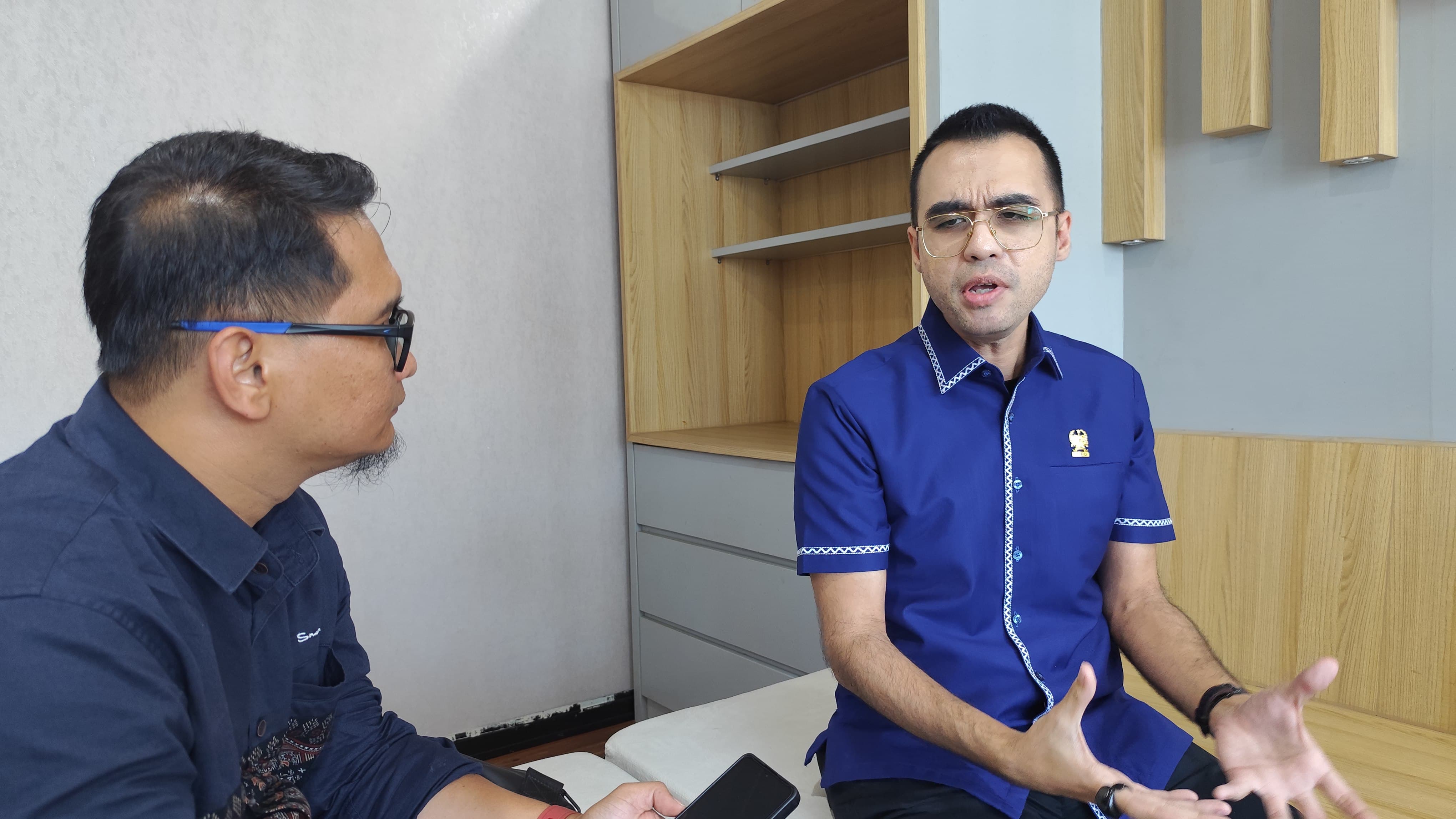 Ketua DPD Partai NasDem Kota Medan, Afif Abdillah saat diwawancarai wartawan di Gedung DPRD Medan, Selasa (22/7/2025).