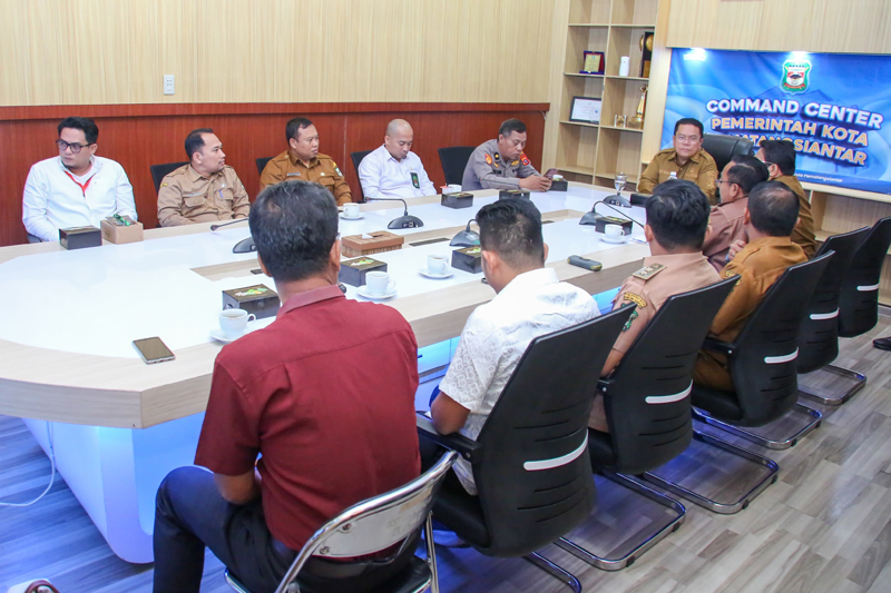 Wali Kota Pematangsiantar Wesly Silalahi SH MKn mengikuti acara peluncuran 80.081 Koperasi Desa/Kelurahan Merah Putih yang dipusatkan di Kabupaten Klaten Provinsi Jawa Tengah, Senin (21/7/2025).