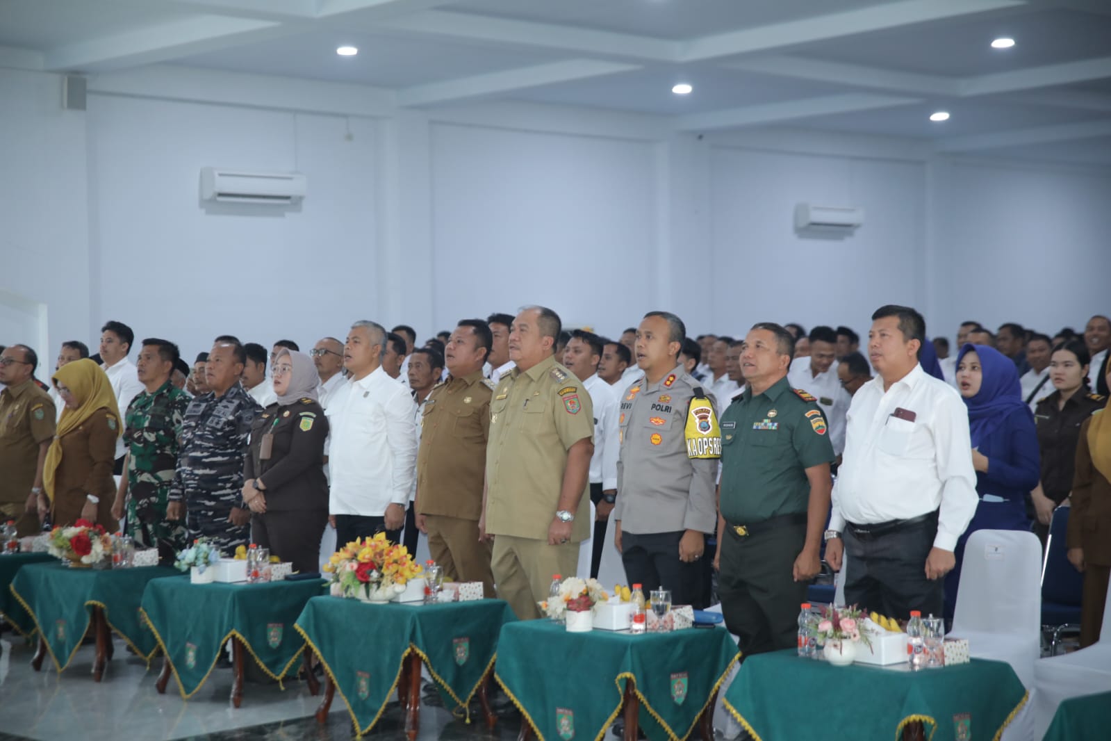 Bupati Asahan Taufik Zainal Abidin Siregar mengikuti peluncuran 80.000 Koperasi Merah Putih secara virtual dari Aula Melati, Senin (21/7/2025).