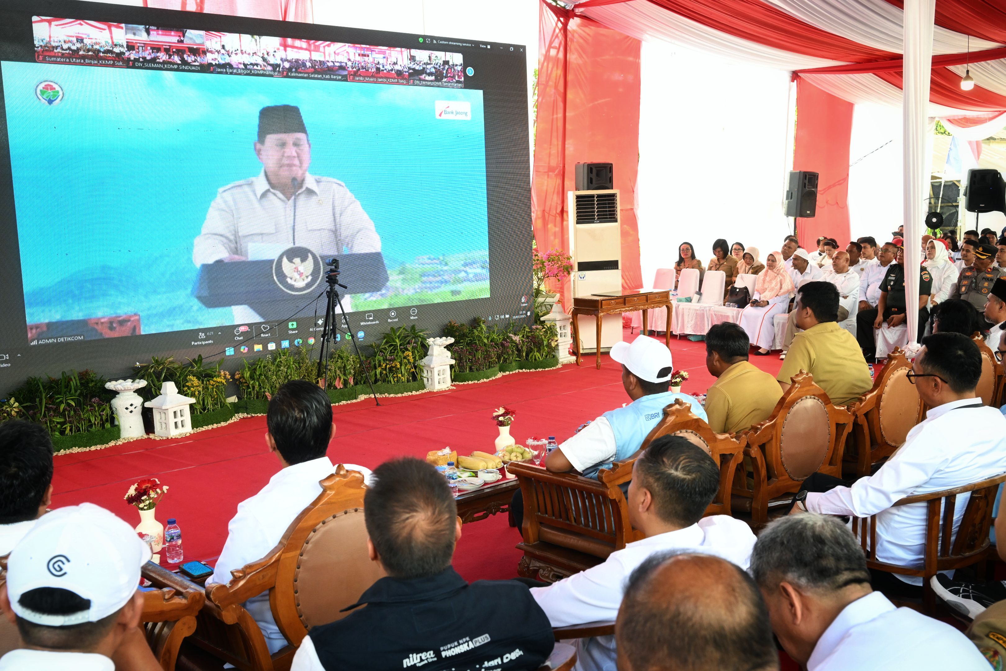 Gubsu Bobby Nasution mengikuti secara virtual Peluncuran 80.000 Kelembagaan Koperasi Merah Putih se Indonesia oleh Presiden Prabowo Subianto dari Kota Binjai, Senin (21/7/2025).