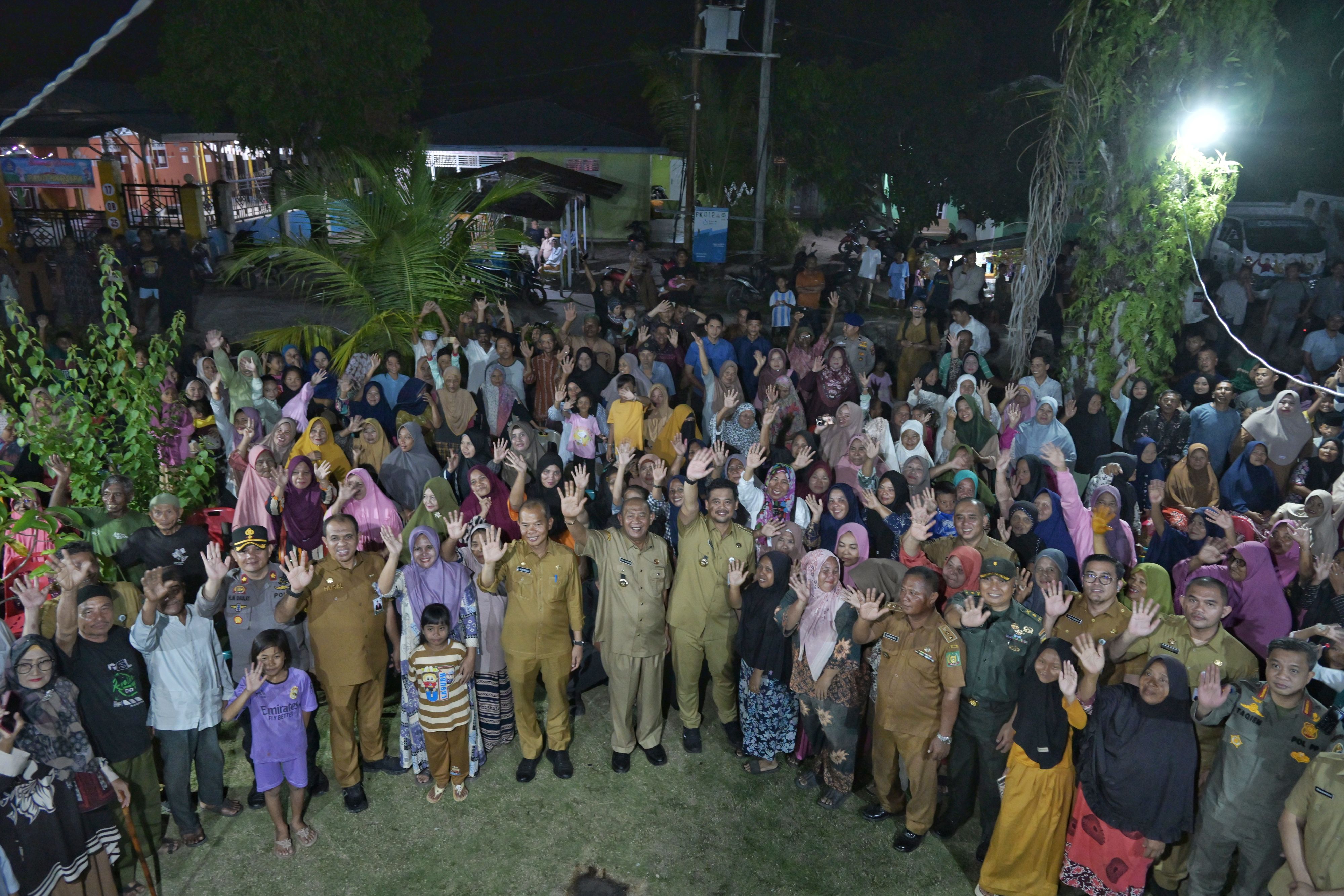 Gubsu Bobby Afif Nasution didampingi sejumlah OPD dan Bupati Langkat, Syah Afandin meninjau langsung posyandu pembantu serta berdialog dengan masyarakat Desa Pulau Kampai, Pangkalan Susu, Senin.