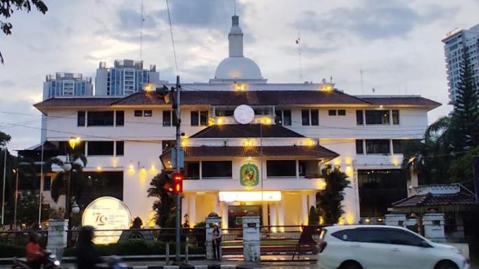 Penampakan Kantor Wali Kota Medan di Jalan Kapten Maulana Lubis Nomor 2, Medan saat memasuki senja.