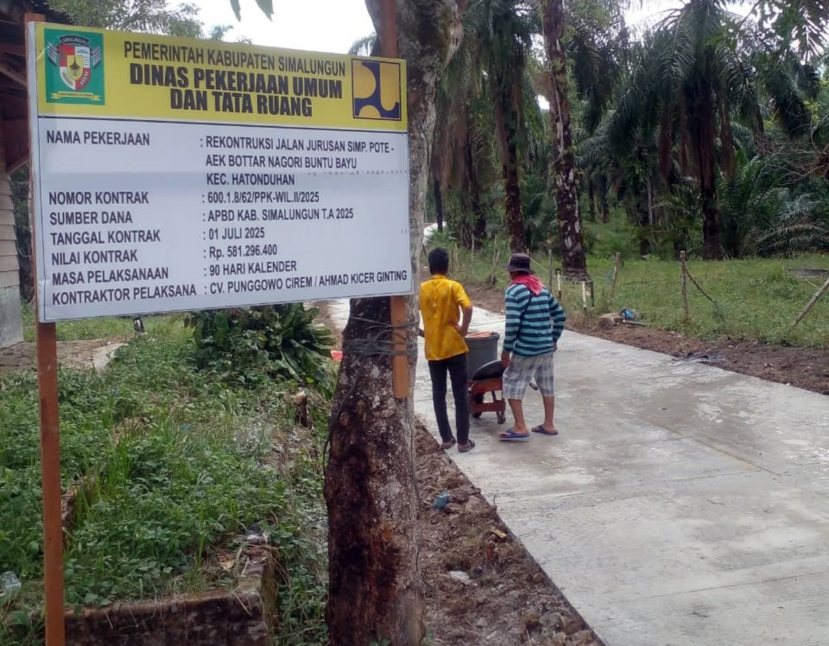 Proyek rabat beton di Aek Bontar, Desa Buntu Bayu, Kecamatan Hatonduhan, Kabupaten Simalungun, diduga dikorupsi.
